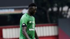 Striker Bhayangkara FC, Ezechiel N'Douassel, saat melawan PSM Makassar pada laga uji coba di Stadion PTIK, Jakarta, Rabu, (5/2/2020). Bhayangkara FC takluk 0-1 dari PSM Makassar. (Bola.com/M Iqbal Ichsan)