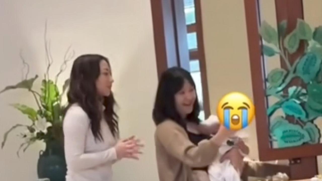 5 Potret Nikita Willy Bantu Tenangkan Bayi Menangis di Restoran, Sikap Keibuannya Tuai Banyak Pujian