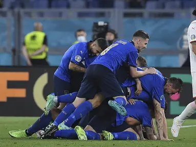 Italia memetik kemenangan kedua di Grup A Euro 2020 (Euro 2021) usai mengalahkan Swiss 3-0 di Olimpico Stadium, Kamis (17/6/2021) dini hari WIB. Hasil ini memastikan Gli Azzurri menjadi tim pertama yang memastikan lolos ke babak 16 Besar. (Foto: AP/Pool/Ettore Ferrari)