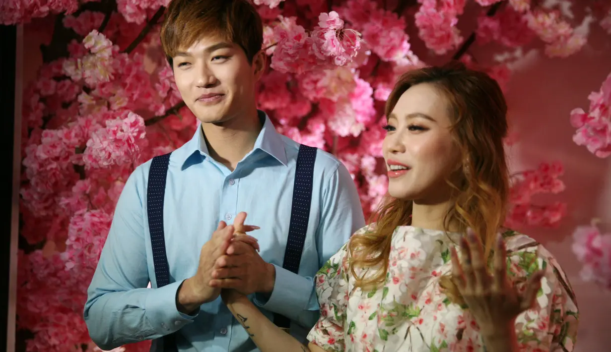 "Mau sama Moa karena uang doang, buktinya saya yang baik. Saya yang biayain," ujar mantan personel boyband Hitz ini. (Nurwahyunan/Bintang.com)