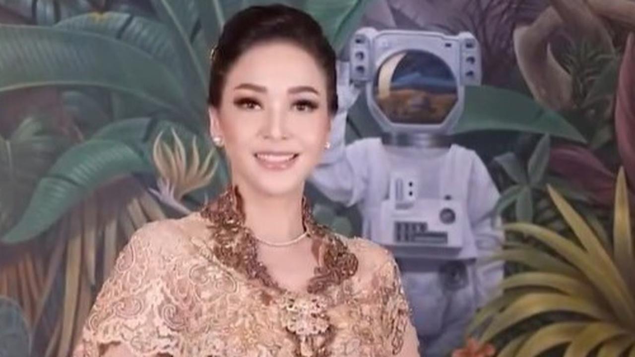 Cantiknya Maia Estianty di HUT Ke-79 TNI, Berkebaya Anggun Sekali & Pakai Kalung Seharga Mobil