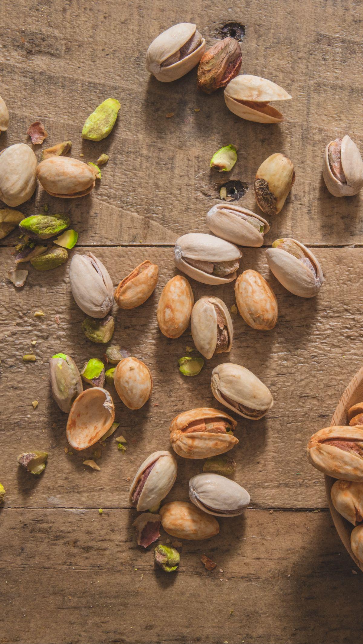 Jika Anda adalah pecinta kuliner, Anda pasti pernah mendengar tentang kacang pistachio. Namun meski disebut kacang, pistachio sebenarnya adalah biji dari pohon Pistacia vera. Pistachio biasanya tumbuh di daerah Iran, Turkmenistan, dan Azerbaijan Barat. P