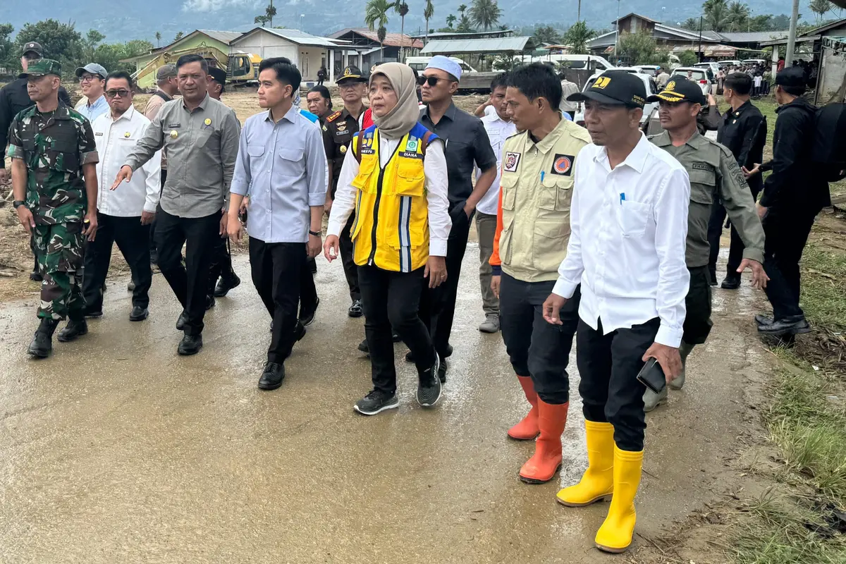 Wakil Presiden Gibran Rakabuming Raka memantau Stasiun Pengisian Bahan Bakar Umum (SPBU) Raklunung, Aceh, Rabu (17/12/2025).