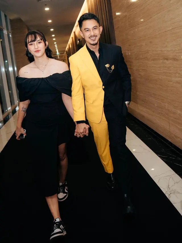 Tampil Kompak, Ini 7 Potret Dahlian Poland dan Fandy Christian di Indonesian TV Awards