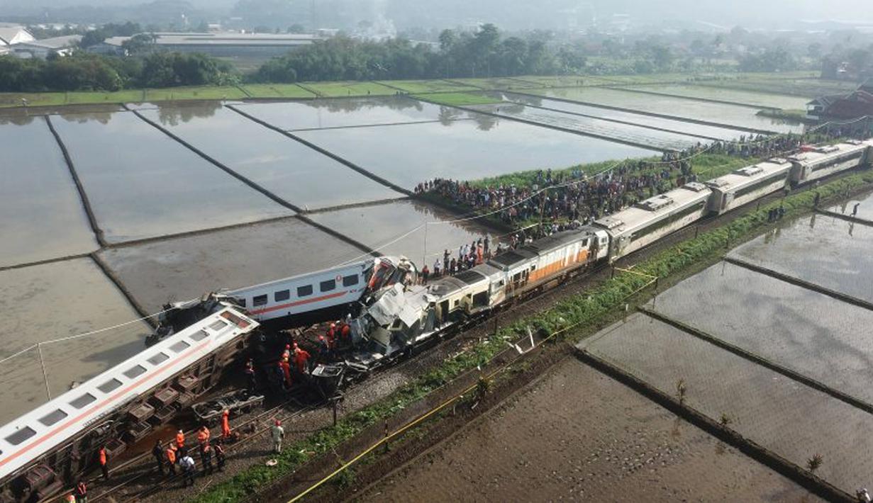 Kereta Turangga dan Bandung Raya Tabrakan, Begini Penampakannya
