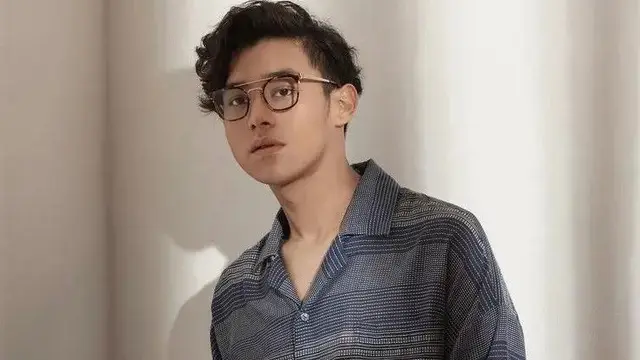 9 Inspirasi Gaya Vintage Modern ala Ardhito Pramono yang Bisa Jadi Inspirasi untuk Pria