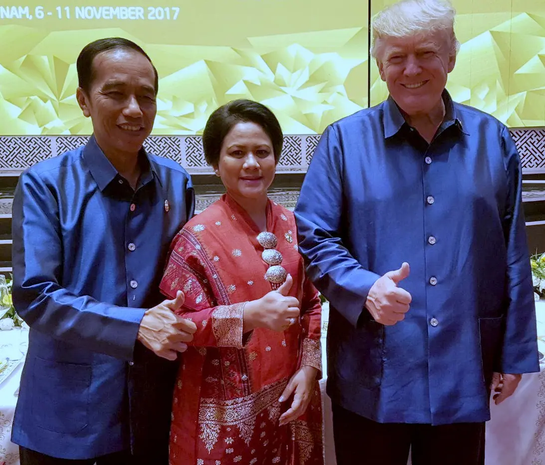 Presiden Jokowi dan Ibu Negara berfoto bersama Presiden Amerika Donald Trump (Foto: Biro Pers Kepresidenan)