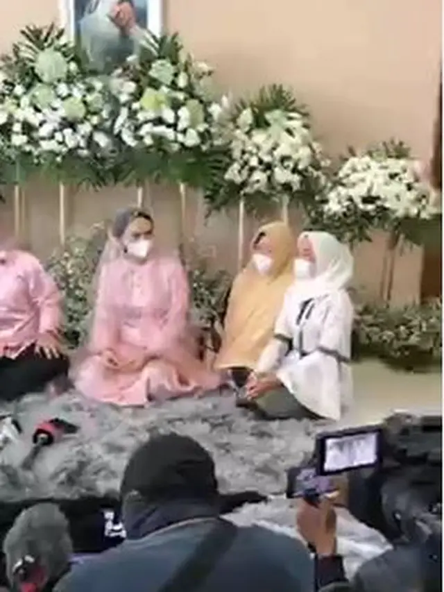 Segera Menikah, Ini 6 Momen Pengajian Vicky Prasetyo dan Kalina Ocktaranny