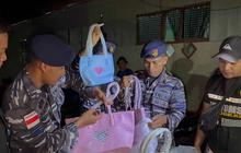 FOTO: TNI AL dan Bea Cukai Amankan Barang Bermerek Ilegal di Perairan Nunukan