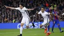 Pemain PSG, Edinson Cavani sempat memperkecil ketinggalan, namun Barcelona mampu membalas dengan tiga gol pada leg kedua Babak 16 Besar Liga Champions di Camp Nou stadium, Barcelona, (8/3/2017). Barcelona menang 6-1. (AP/Emilio Morenatti)