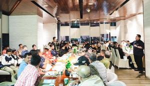 Menteri Pemuda dan Olahraga Republik Indonesia (Menpora) RI, Erick Thohir, menggelar silaturahmi bersama media di Jakarta pada Selasa (24/2/2026) malam WIB. (Bola.com/Dok.Kemenpora).