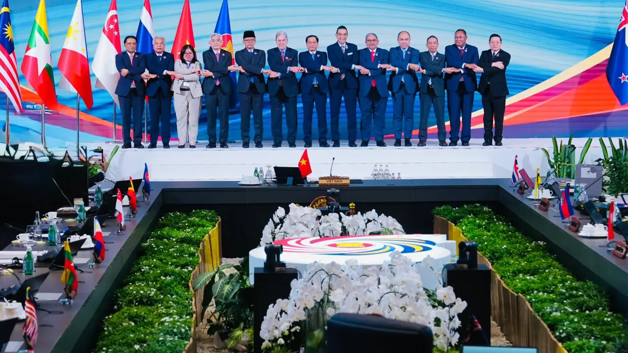 Pertemuan ASEAN–New Zealand Post Ministerial Conference (PMC) di Kuala Lumpur, Malaysia, Kamis (10/7/2025). (Dok. Kemlu RI)