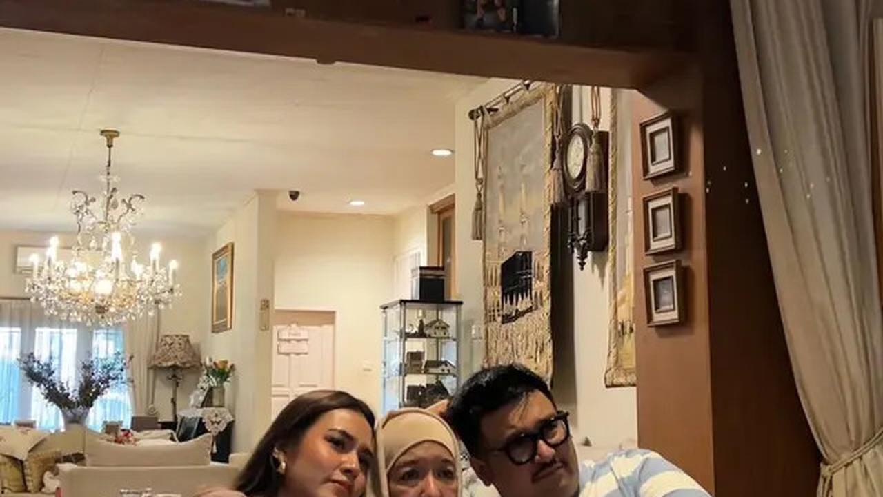 6 Potret Raisa dan Kakak Jaga Ibunda yang Sakit Kanker Paru Stadium 4, Banjir Doa