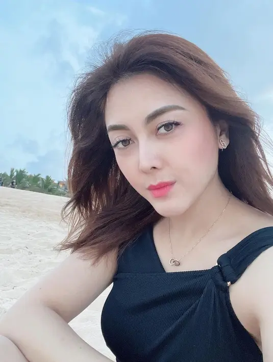 [Instagram/dhenaaldhaliadevanka]