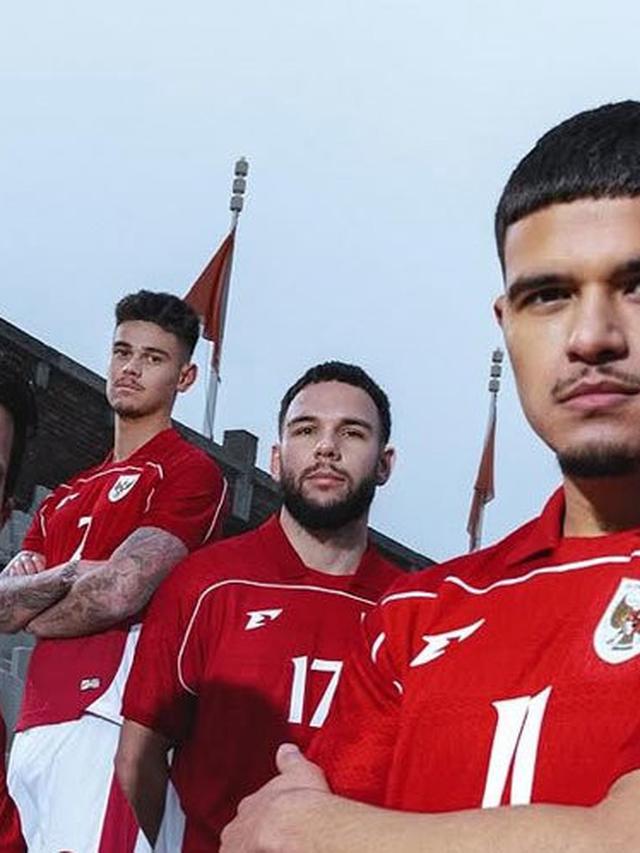 Timnas Indonesia berpose dengan jersey baru buatan Erspo (c) Dok. ERSPO
