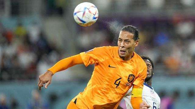 Foto: Momen Indah Daley Blind Rayakan Gol Bersama Sang Ayah, Belanda Jadi Tim Pertama yang Lolos ke Perempatfinal Piala Dunia 2022