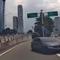 Sebuah mobil dengan nomor polisi D 1671 UBH nekat melawan arus di pintu keluar Tol Dalam Kota kawasan Pancoran, Jakarta Selatan. Tindakan pengemudi itu pun sempat viral di media sosial. (Foto: Tangkapan Layar Sosmed)