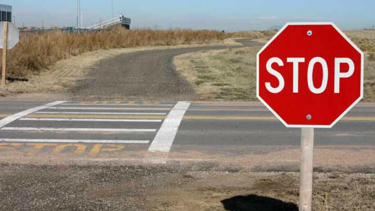 Ilustrasi tanda stop (American Trails)