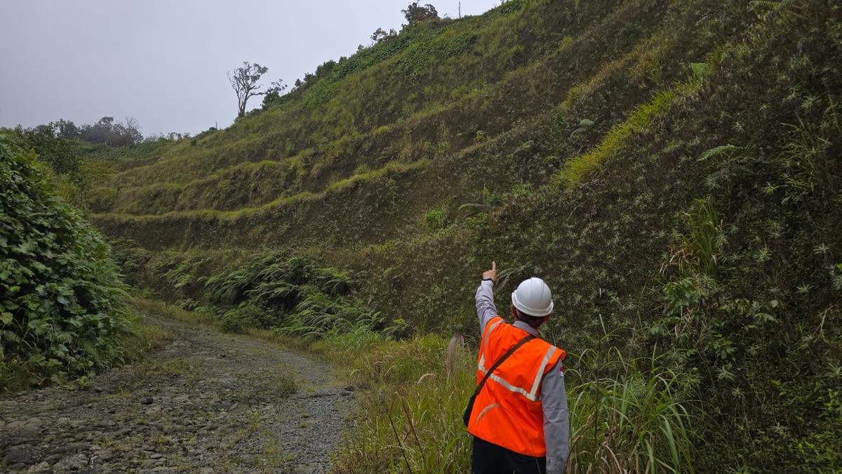 ESDM Pastikan Tidak Ada Tambang Aktif di Lereng Gunung Slamet, Bukaan Lahan Merupakan Eks Eksplorasi Lama