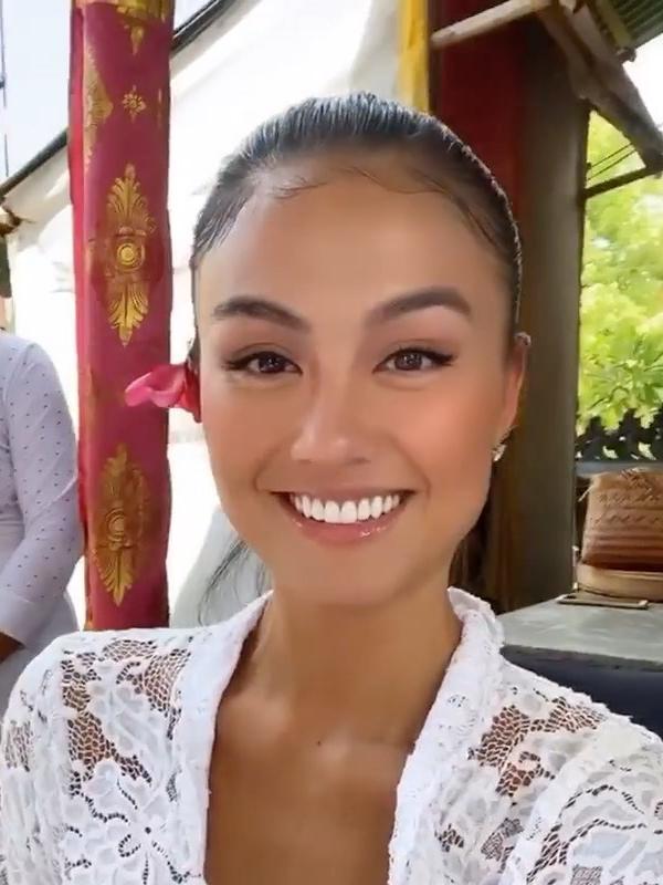 Potret Agnez Mo Pakai Kebaya Tradisional Bali (sumber: instagram/agnezmo)