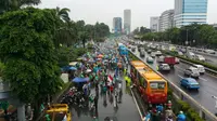 Massa aksi 212 di depan gedung DPR (Liputan6.com/ Nanda Perdana Putra)