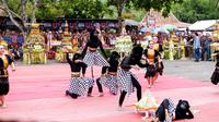 Festival Rewandha Bojana kembali digelar pada Minggu (20/10/2024). Tahun ini, Festival Rewandha Bojana diikuti 21 peserta dengan 17 gunungan dari sekolah, paguyuban seni, pemerintahan desa hingga karang taruna.