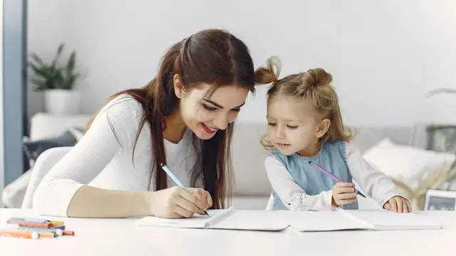 Ajak Anak Lebih Fokus untuk Belajar di Rumah dengan Strategi Berikut