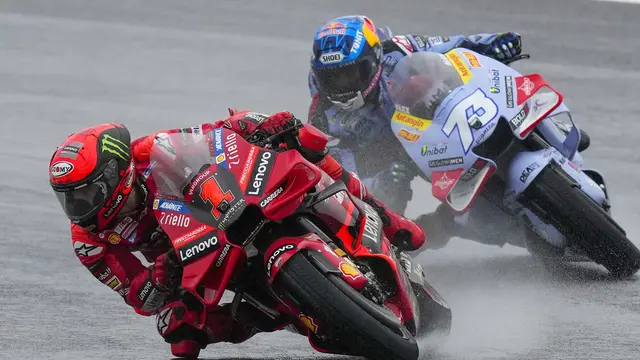 Foto: Hujan Deras, Francesco Bagnaia Terpeleset di Trek Basah MotoGP Argentina