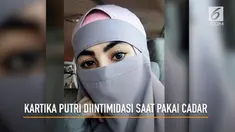 Kartika Putri mengaku mendapat perlakuan tidak menyenangkan dari petugas salah satu bandara saat mengenakan niqab atau cadar. Pengalaman tak menyenangkan itu dia ungkapkan melalui unggahan di Instagram.