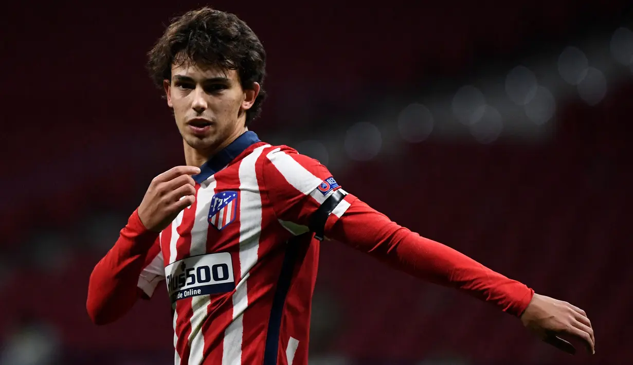 Joao Felix meraih penghargaan Golden Boy pada tahun 2019 saat masih berseragam Benfica. Hal tersebut membuat Atletico Madrid rela merogoh 133 juta pounds untuk merekrutnya. Meski tampil kurang baik di musim debutnya, Felix perlahan mulai bangkit pada musim berikutnya. (AFP/Pierre-Philippe Marcou)