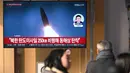 Peluncuran ini menyusul uji coba sistem rudal hipersonik baru oleh Pyongyang pada pekan lalu. (JUNG YEON-JE/AFP)
