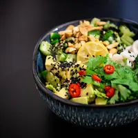 Salad menjadi salah satu menu yang dapat dikonsumsi ketika sedang diet. (Foto: Unsplash.com/Yoav Aziz)