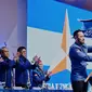 Ketum Partai Demokrat, Agus Harimurti Yudhoyono (AHY) saat mengibarkan  bendera Partai Demokrat usai terpilih secara aklamasi dalam Kongres V Partai Demokrat di JCC, Jakarta, Minggu (15/3/2020). AHY menggantikan Susilo Bambang Yudhoyono menjadi ketum partai. (Liputan6.com/Dok Partai Demokrat)