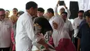 Jokowi tidak menampik saat ini terjadi kenaikan harga beras. Namun ia mengklaim kenaikan harga beras belum berdampak pada inflasi. (merdeka.com/Imam Buhori)