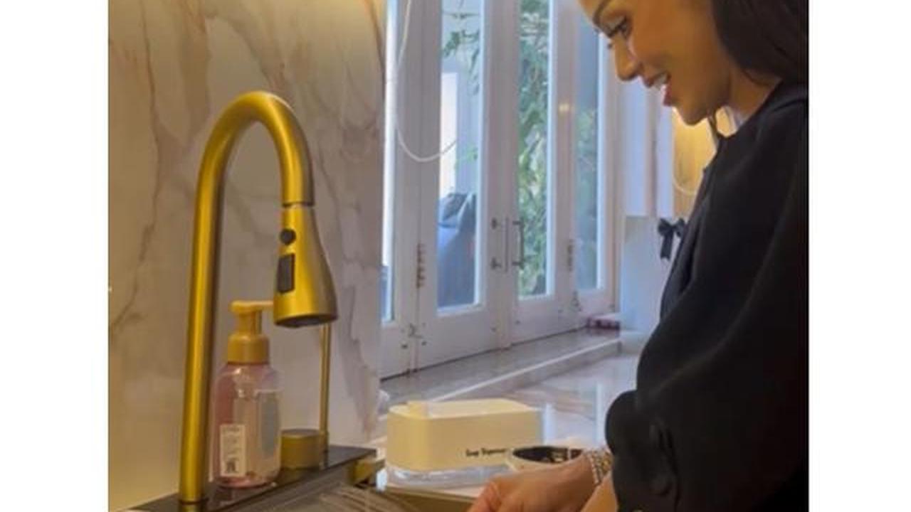 8 Potret Dapur Rumah Krisdayanti Usai Renovasi, Bergaya Klasik Modern