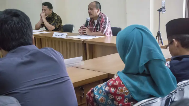 Ketua Panwaslu Garut nonaktif Heri Hasan Basri menjalani sidang DKPP