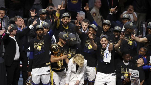 FOTO: Sapu Bersih, Warriors Raih Juara NBA di Markas Cavaliers