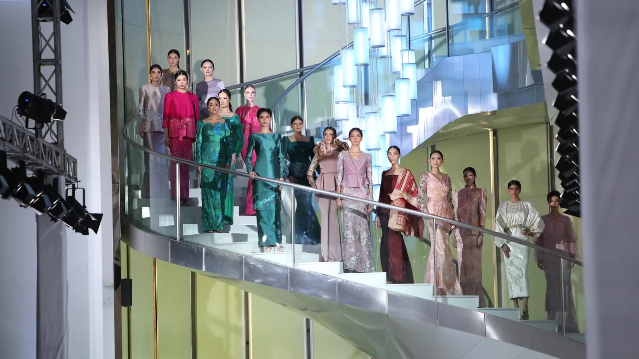 Tampil Feminin di Hari Idul Fitri dengan Koleksi Busana Garapan Desainer Asal Malaysia