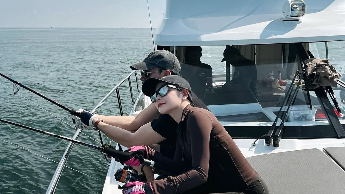 Intip Keseruan Prilly Latuconsina dan Omara Ngedate di Laut, Dapat Ikan Besar!