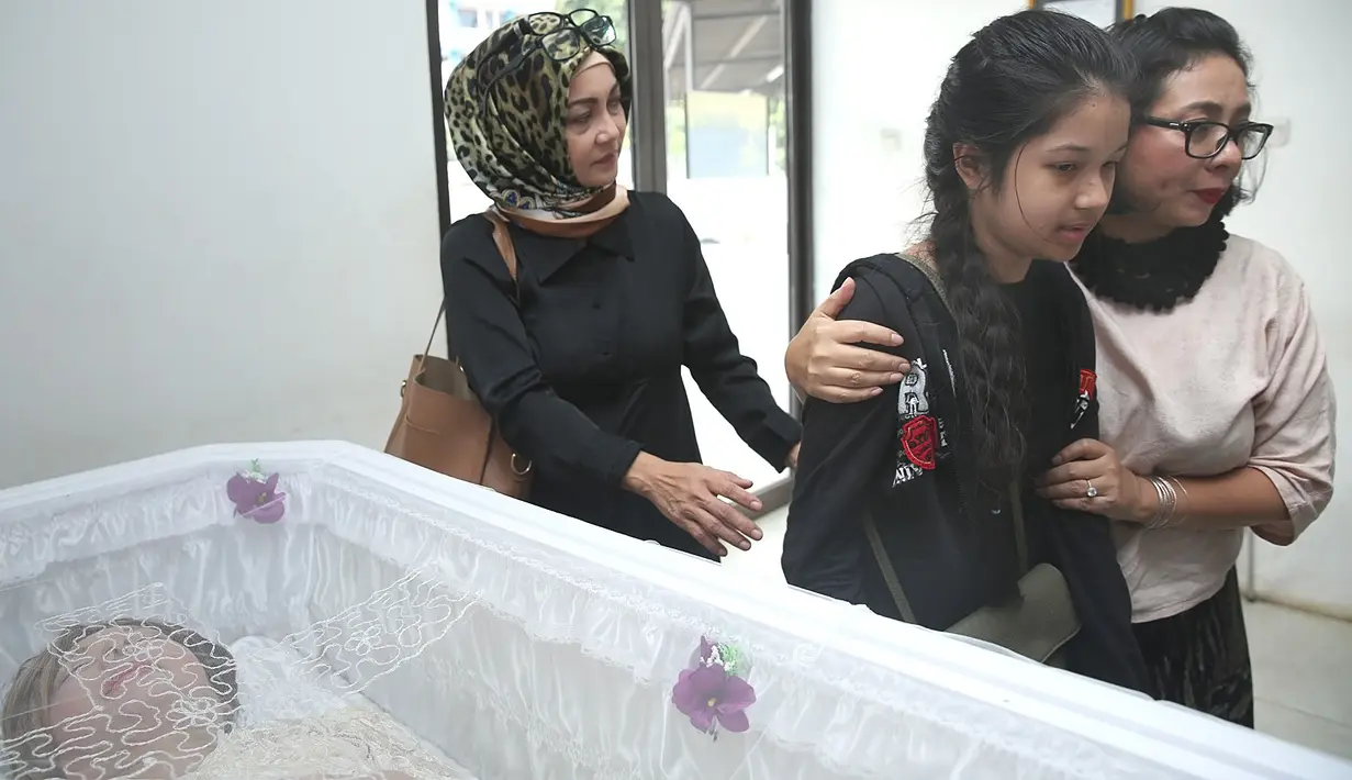Seperti yang dikatakan salah satu sahabat Yana yang bernama Jessie bahwa lokasi pemakaman memang berpindah, mengingat cara yang dipakai mengikuti ajaran agama Islam. (Bambang E.Ros/Bintang.com)