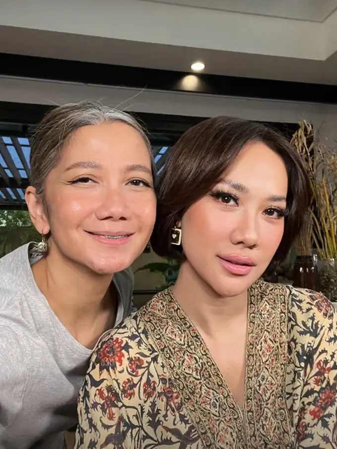 Awet Muda di Usia 43 Tahun, Bunga Citra Lestari Pulas Soft Pink Makeup di Hari Ulang Tahun
