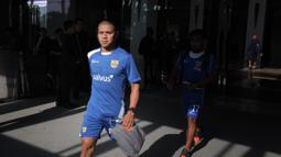 Penyerang sayap Persib, Tantan bersiap latihan jelang laga final Piala Presiden 2015 menghadapi Sriwijaya FC di Stadion Utama Gelora Bung Karno, Jakarta, Sabtu (17/10/2015). (Bola.com/Vitalis Yogi Trisna)