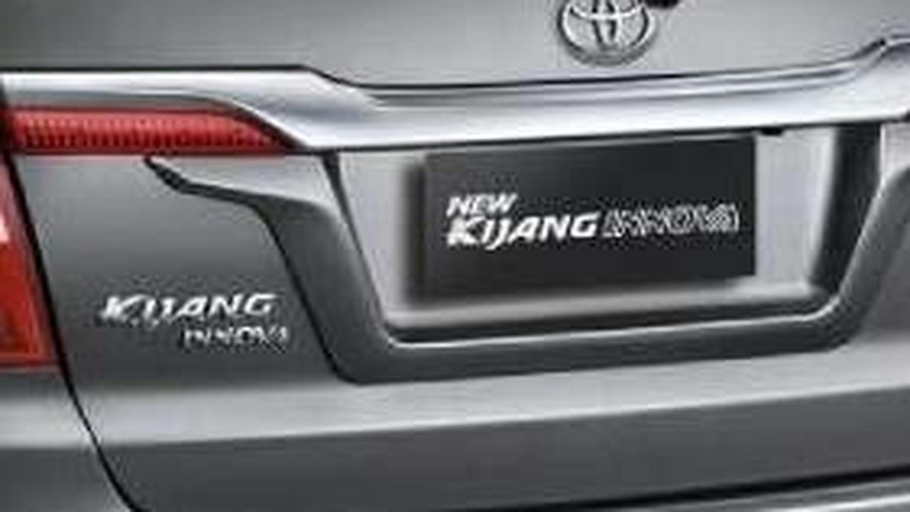 <b>Peluncuran Pertama Toyota Kijang Innova</b>