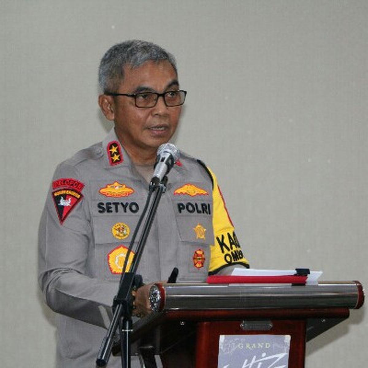 Kapolda Sulut Irjen Pol Setyo Budiyanto saat menyampaikan rilis akhir tahun 2023, di Hotel Grandwhizz Manado, Jumat (29/12/2023).