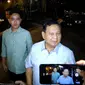Pertemuan Ketua Umum Partai Gerindra Prabowo Subianto dengan Gibran Rakabuming Raka di Angkringan Omah Semar, Solo pada Jumat (19/5) malam.(Liputan6.com/Fajar Abrori)