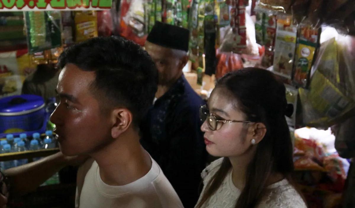"Tadi kita cek beberapa harga ya terutama cabai ya, agak naik. Tadi kita belanja beberapa ini juga buah-buah, sayur, dan lain-lain. Tapi yang paling menonjol itu cabai ya, cabai agak mahal di 95 (ribu per kilogram)," <br>