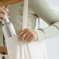 Kepribadianmu Ternyata Bisa Terbaca dari Botol Tumbler yang Kamu Pakai, Cek di Sini (Photo by Tima Miroshnichenko via Pexels)