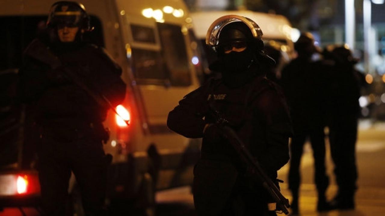 Suasana mencekam polisi kepung persembunyian pelaku Teror Paris