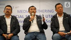 Chief Astra Financial Adi Sepiarso (tengah), Project Director GIIAS 2019 Gunawan Salim dan Koordinator Komunikasi Astra Financial, Yulian Warman memberi keterangan pers pada Media Gathering di Medan, Rabu (23/10/2019). Astra Financial kembali menjadi sponsor utama GIIAS 2019. (Liputan6.com/HO/Eko)