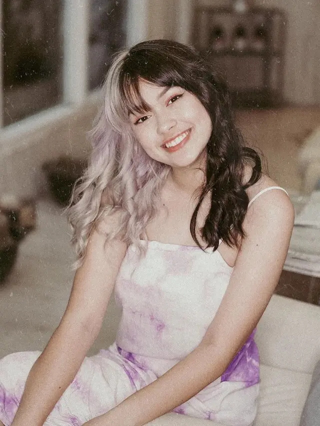 7 Potret Gaya Rambut Rebecca Klopper yang Anti Mainstream, Keren Banget